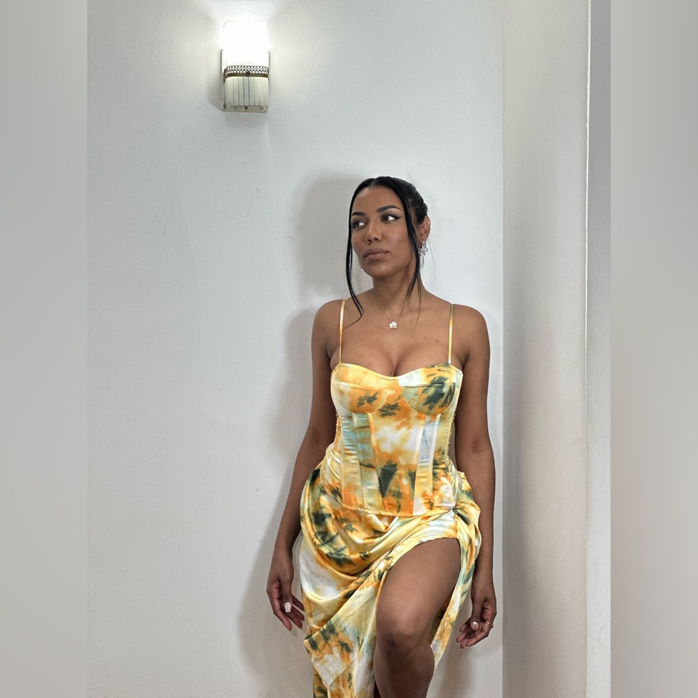 Pretty little thing corset and skirt orange size USA 4